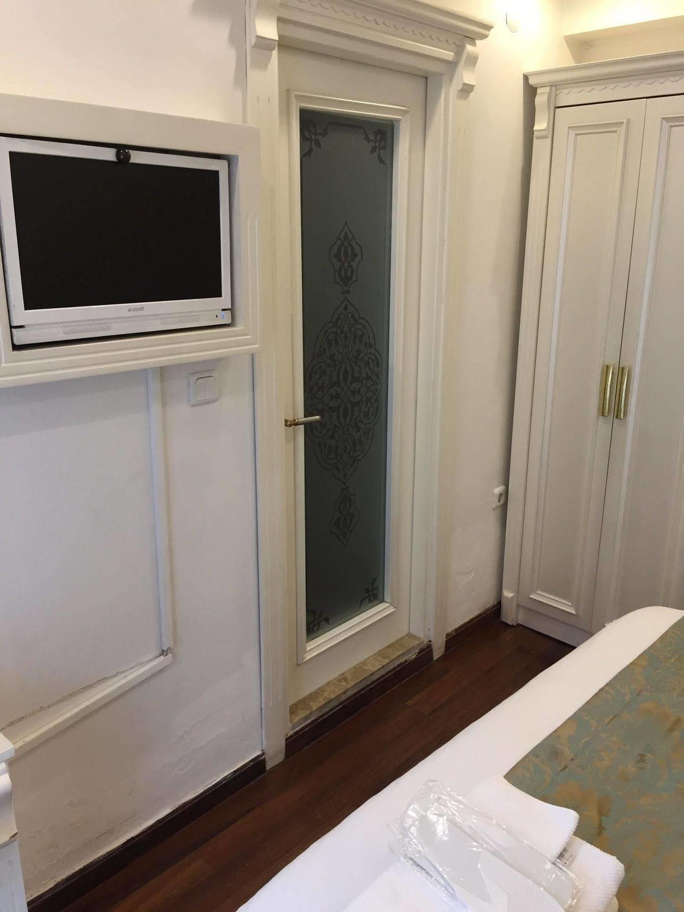 La Petite Maison Hotel Istanbul Exterior photo